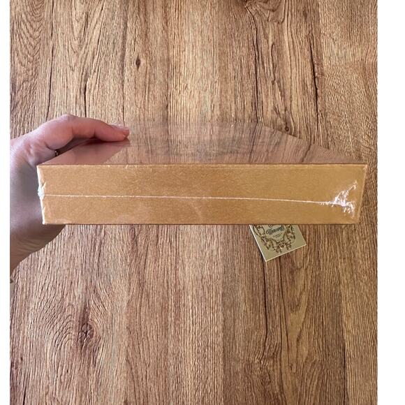 Bookish Box Signed When She Unravels By Gabrielle Sands - Picture 5 of 7